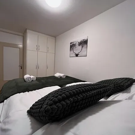 La Casa 77a 아파트